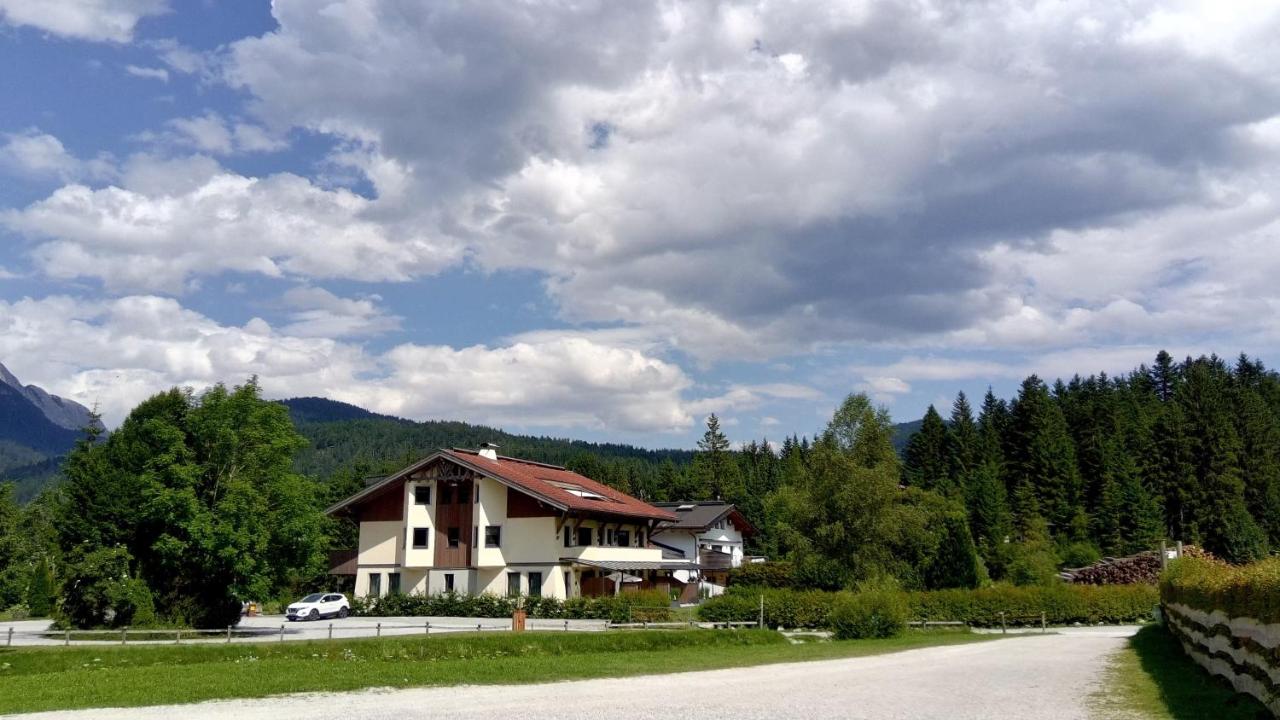 Forellenhof Appartements & Grossmutters Bungalow - Chambres d'hôtes Leutasch