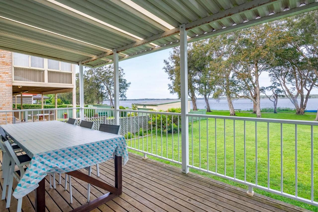 Lake Front Home Relax Unwind - B&B Budgewoi