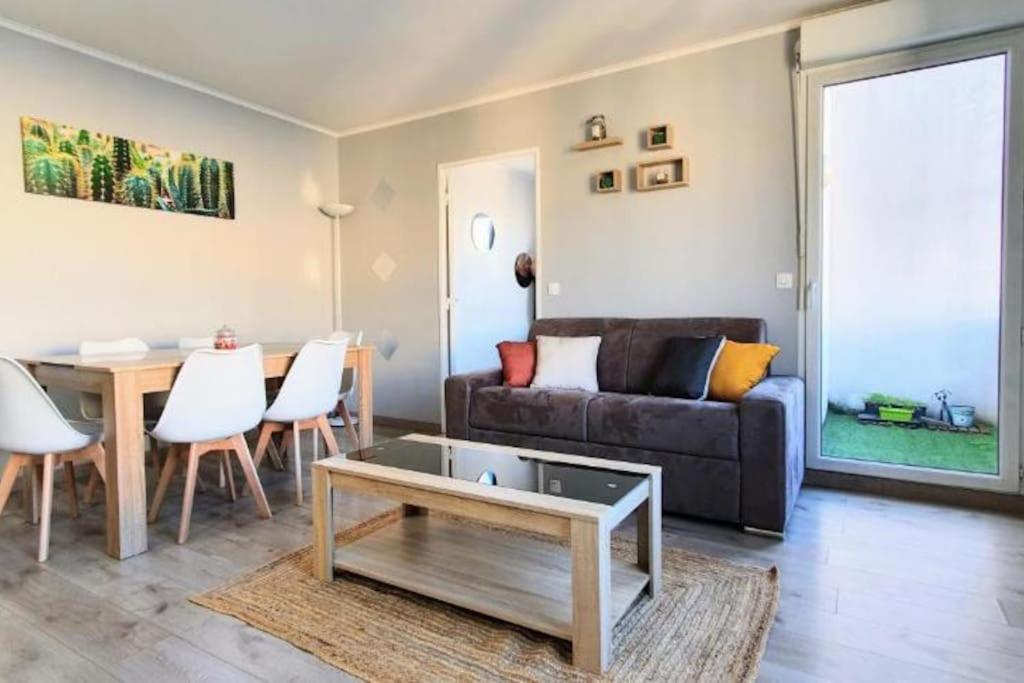 Orly Express - Confort à Deux Pas de l'Aéroport - B&B