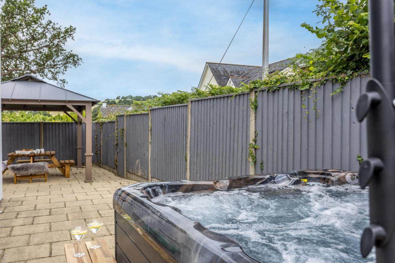 Greenacre - Close to beaches with Hydropool spa - Bed and Breakfast