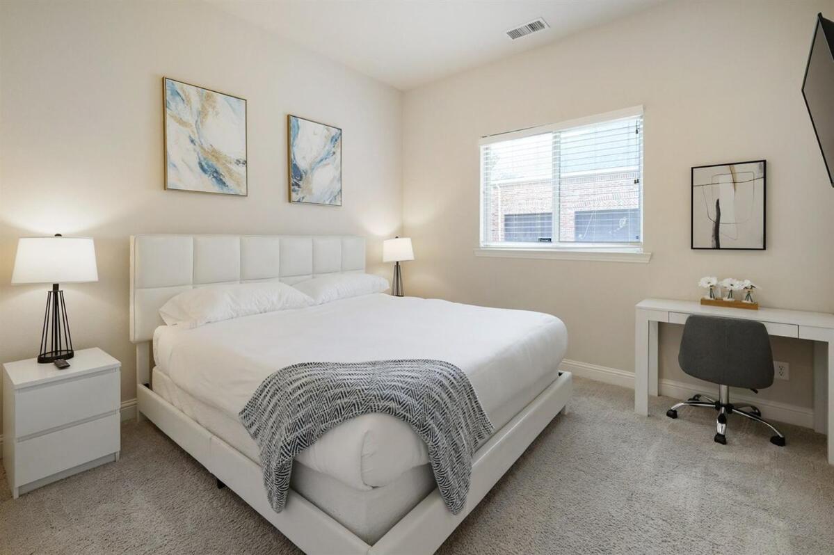 Spacious & Luxe 5 Star Neighborhood Movie Theatre - Bed and Breakfast