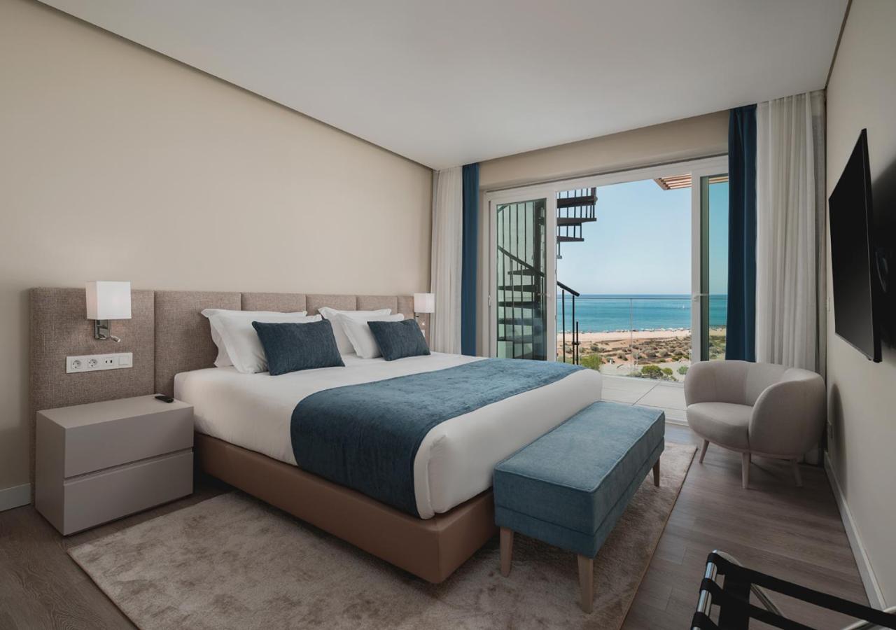 One-Bedroom Apartment with Rooftop Jacuzzi