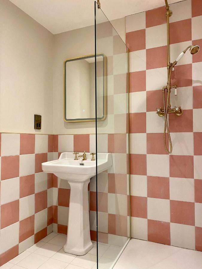 Deluxe Two-Bedroom Apartment with Garden View