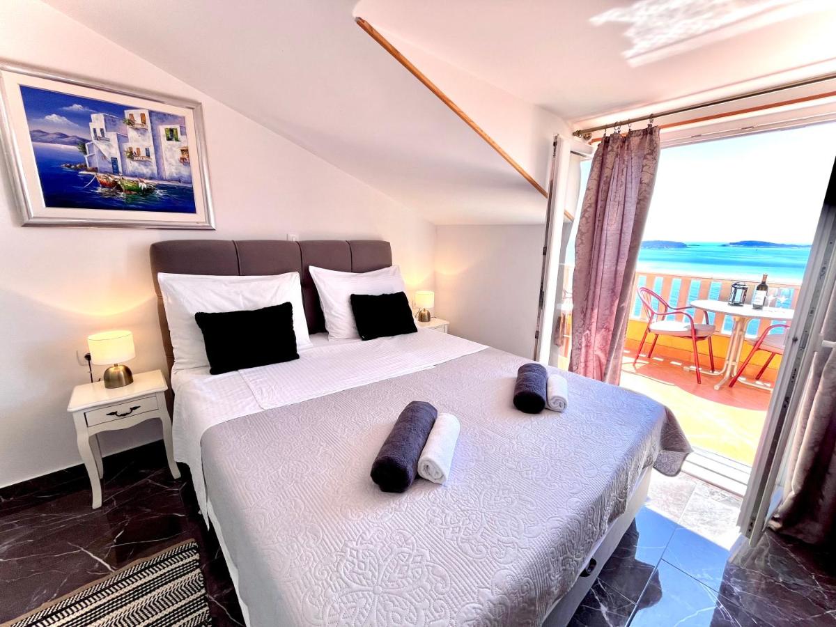 Studio with Balcony and Sea View