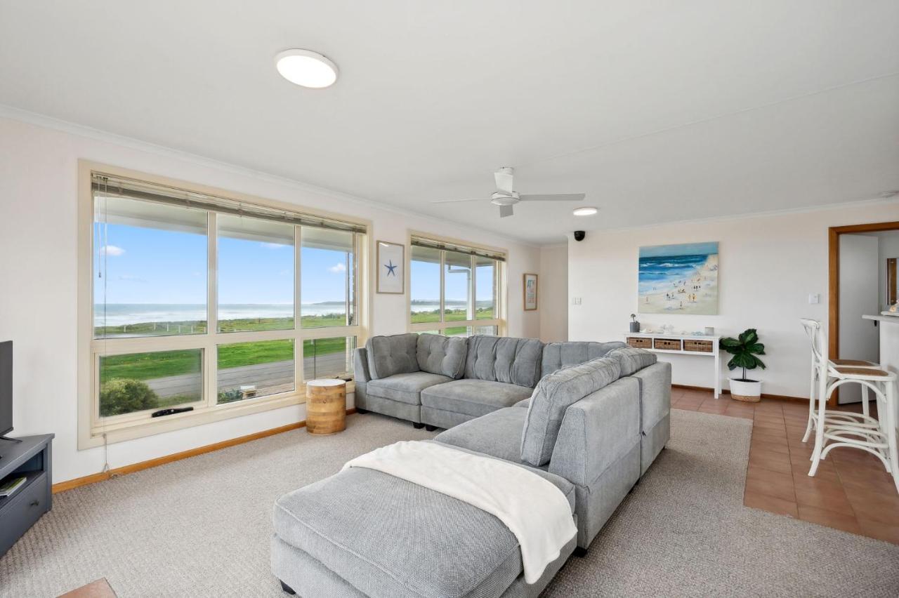 Esplanade Escape Absolute Beachfront WIFI-NBN - B&B