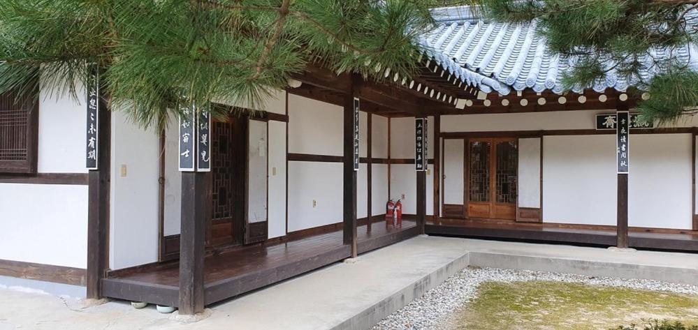 Gangneung Wangsangoal Hanok Pension - B&B