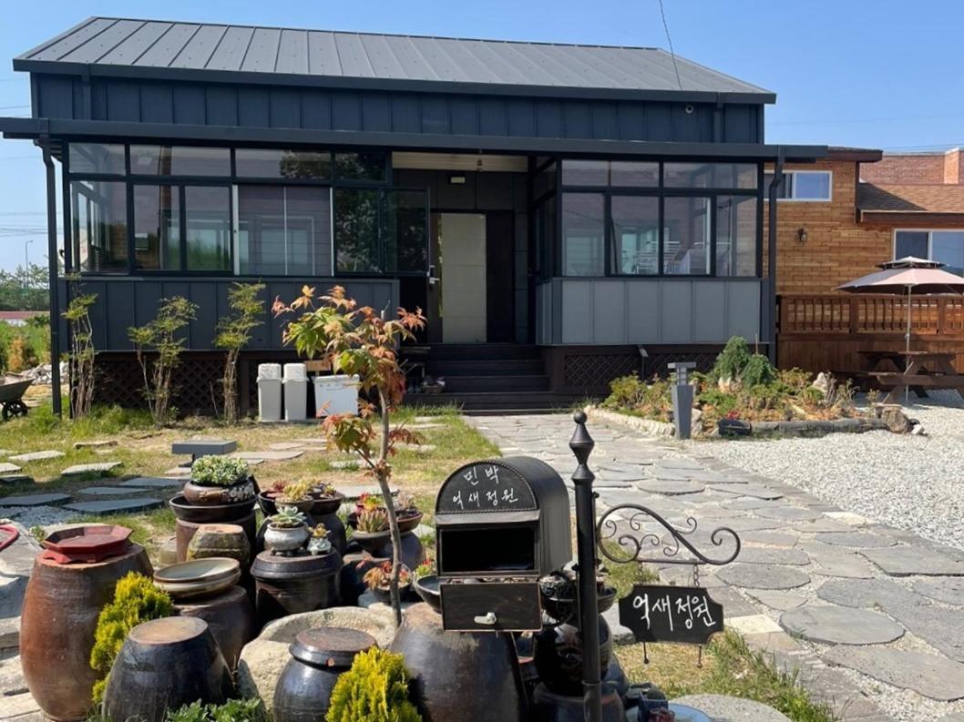 Buyeo Eoksae Jeongwon Pension - B&B
