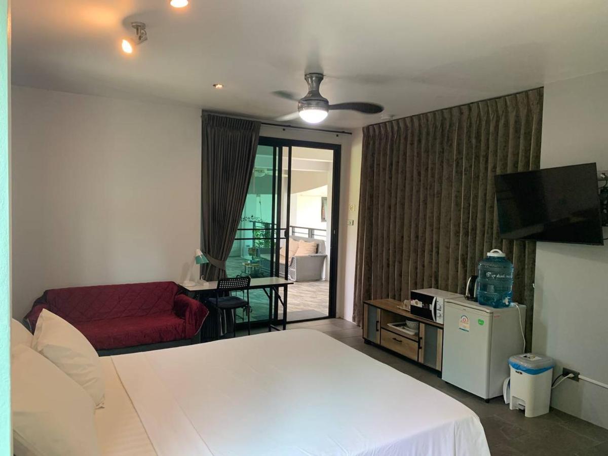 Two-Bedroom Apartment with Mountain View