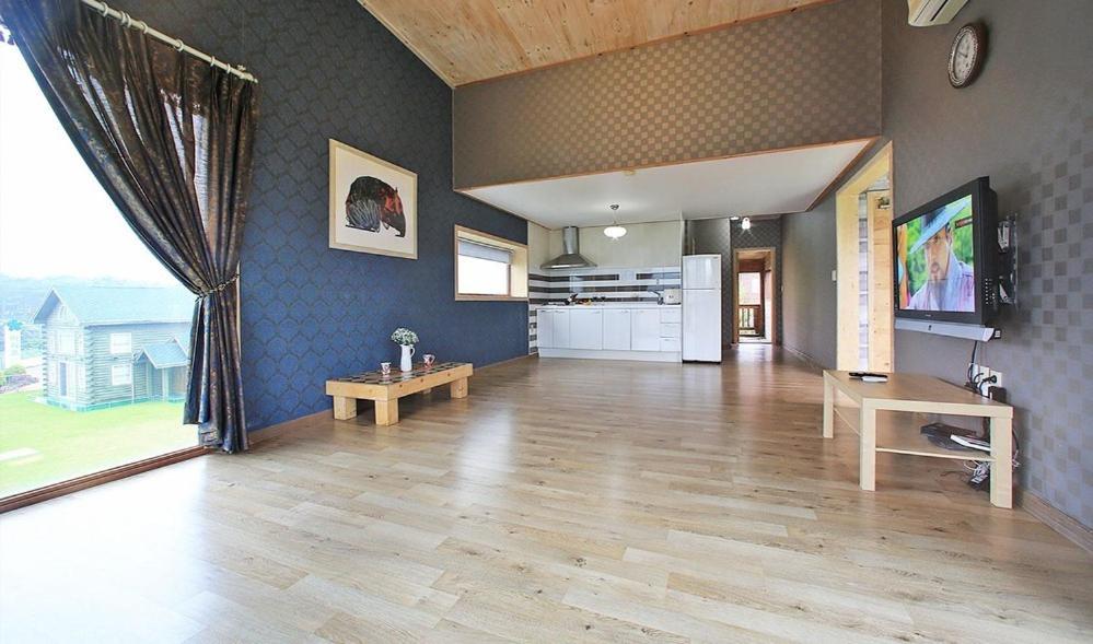 Family Room 4
