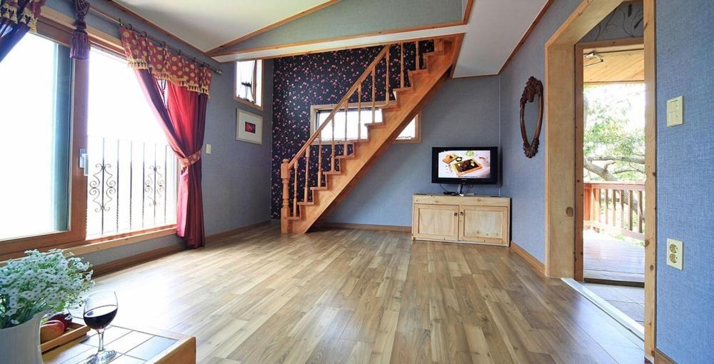 Family Room 6
