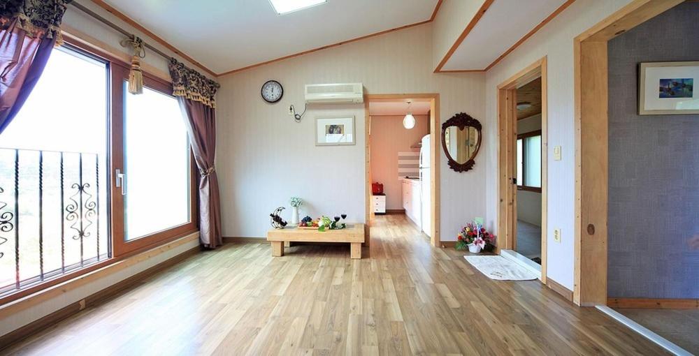 Family Room 8