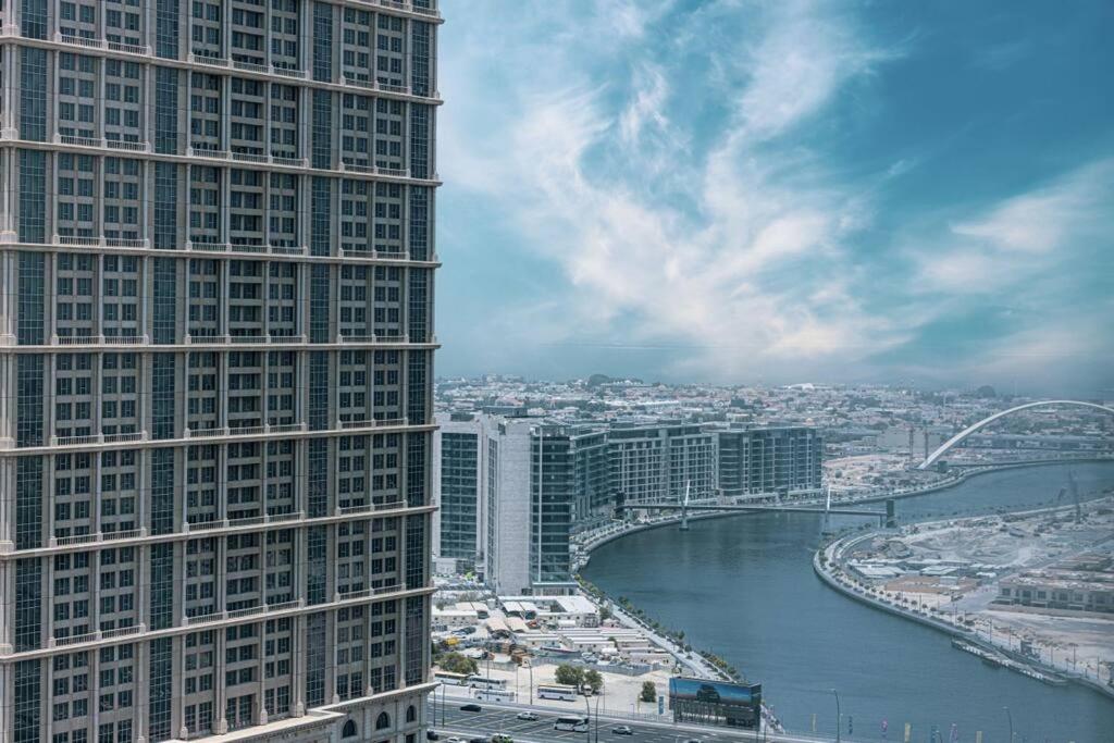 Luxury 1-BR with Lake View in Business Bay - Bed and Breakfast Dubai