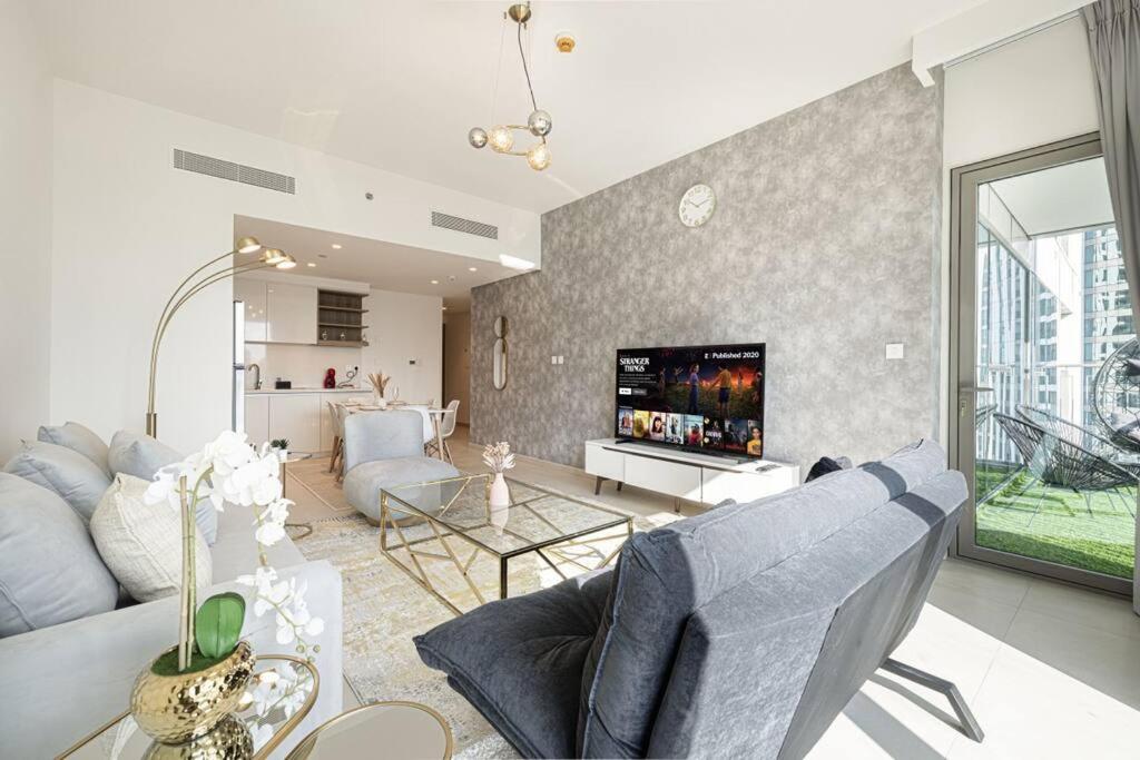 Downtown - Burj Khalifa Facing - 2 Bed Luxe Apartment - B&B Dubai