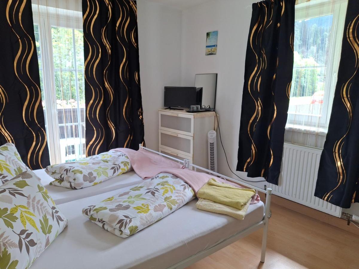 Chambre Double ou Lits Jumeaux avec Salle de Bains Commune