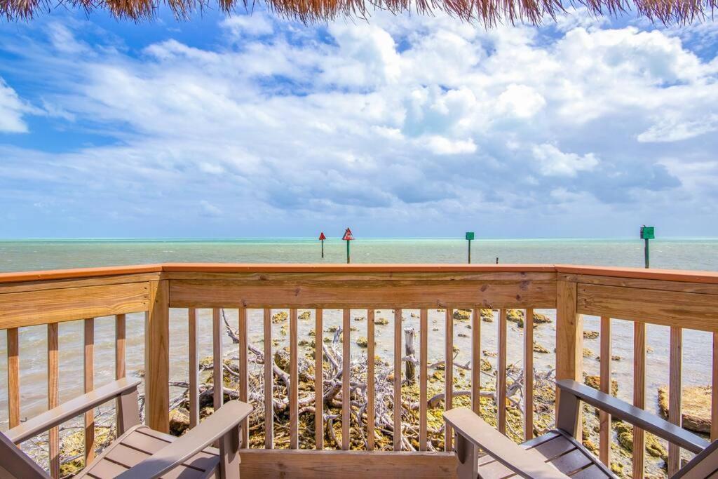 Bright 2BR Condo with Breathtaking Ocean View - B&B