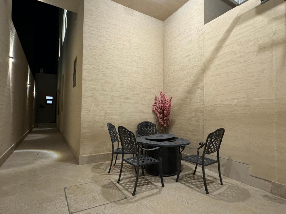 شقة ارضية ٣ غرف نوم وصالة ١ - B&B Riyad