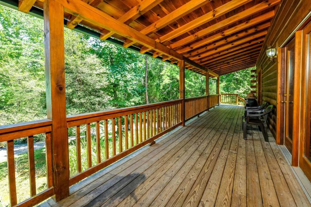 Above and Beyond Elevate Your Mountain Escape - Chambres d'hôtes Pigeon Forge