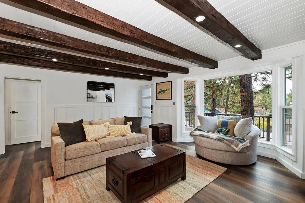 Highland Cabin Jacuzzi Close To Slopes & Village - B&B Big Bear Lake