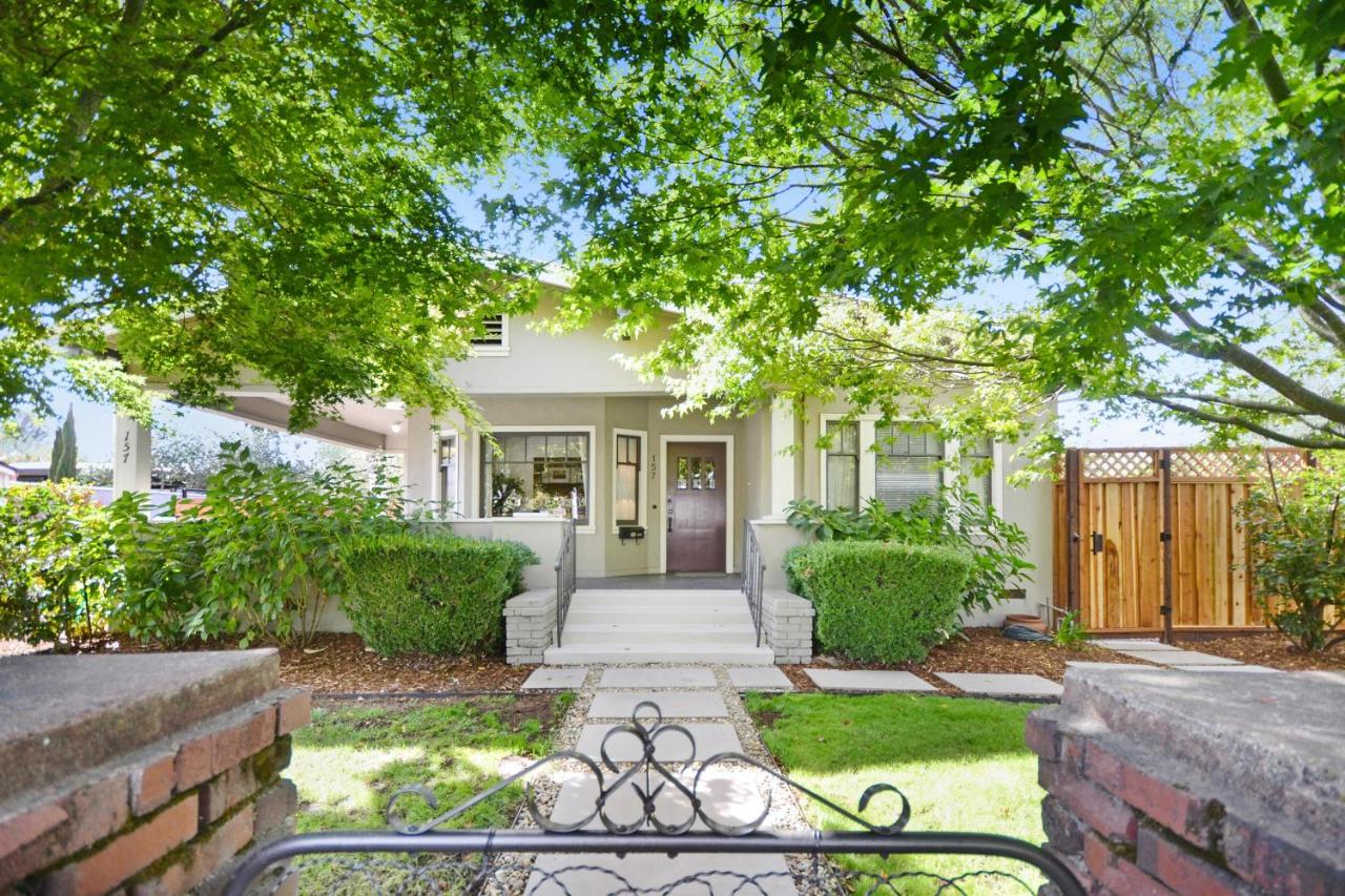 Bungalow At Sonomas Historic Plaza! - Includes Wine Tasting Passport - Bed and Breakfast Sonoma