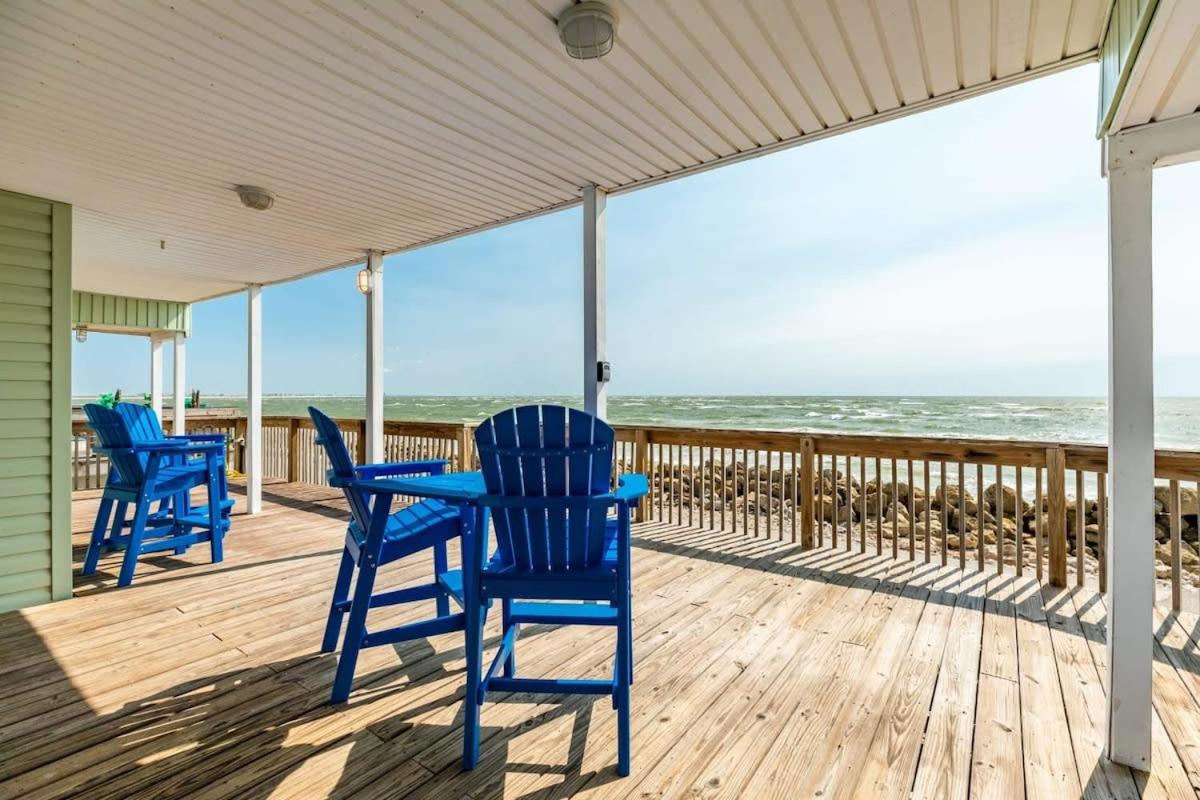 Seaside Front & Center Dolphin Watching - B&B