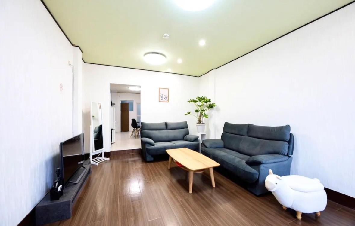 道頓堀 なんば迄地下鉄4分 鶴橋 一軒家丸々貸切 最大12名宿泊可能 - B&B