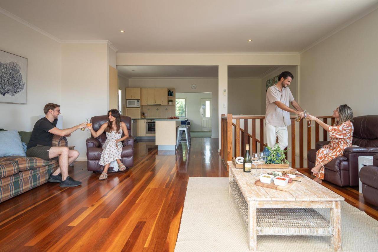 Gone Surfing - In The Heart Of Nelson Bay Village - B&B