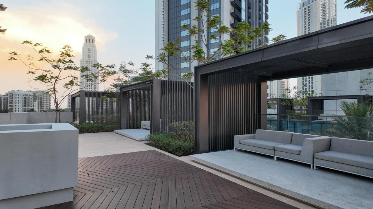 Luxury 2 Bedroom Poolside Haven in Dubai Creek Harbour - Bed and Breakfast Dubai