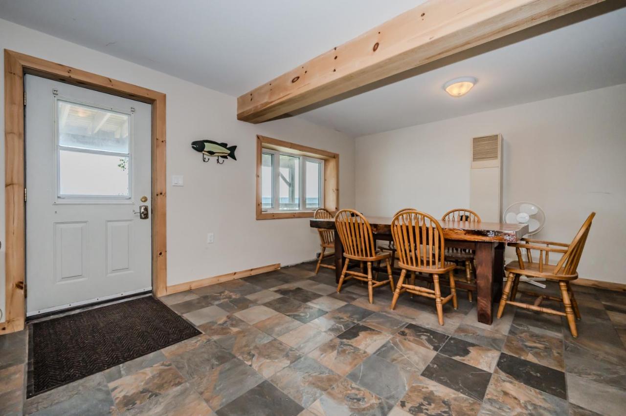 Norse Nook Waterfront W Hot Tub & Sauna - Bed and Breakfast Lion's Head