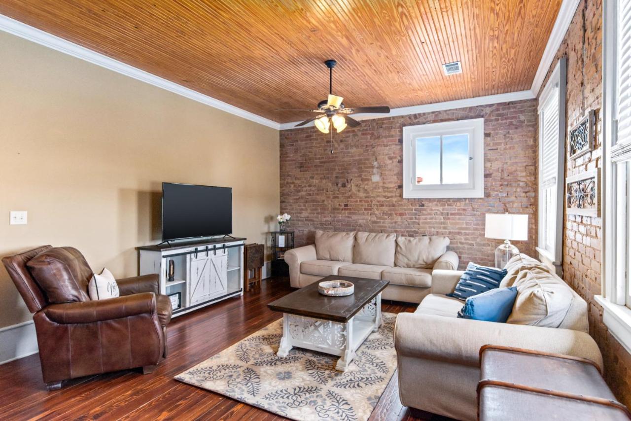 Train Depot - 2 Bed, 1 & Half Bath, Heart of Downtown, Washer & Dryer - Chambres d’hôtes Natchez
