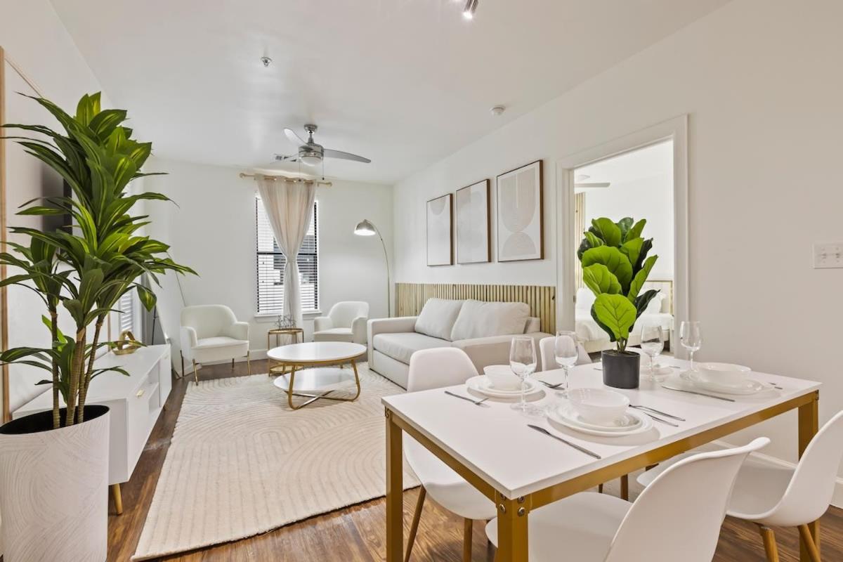 Modern 2B Close to The Star Toyota HQ Legacy West - B&B