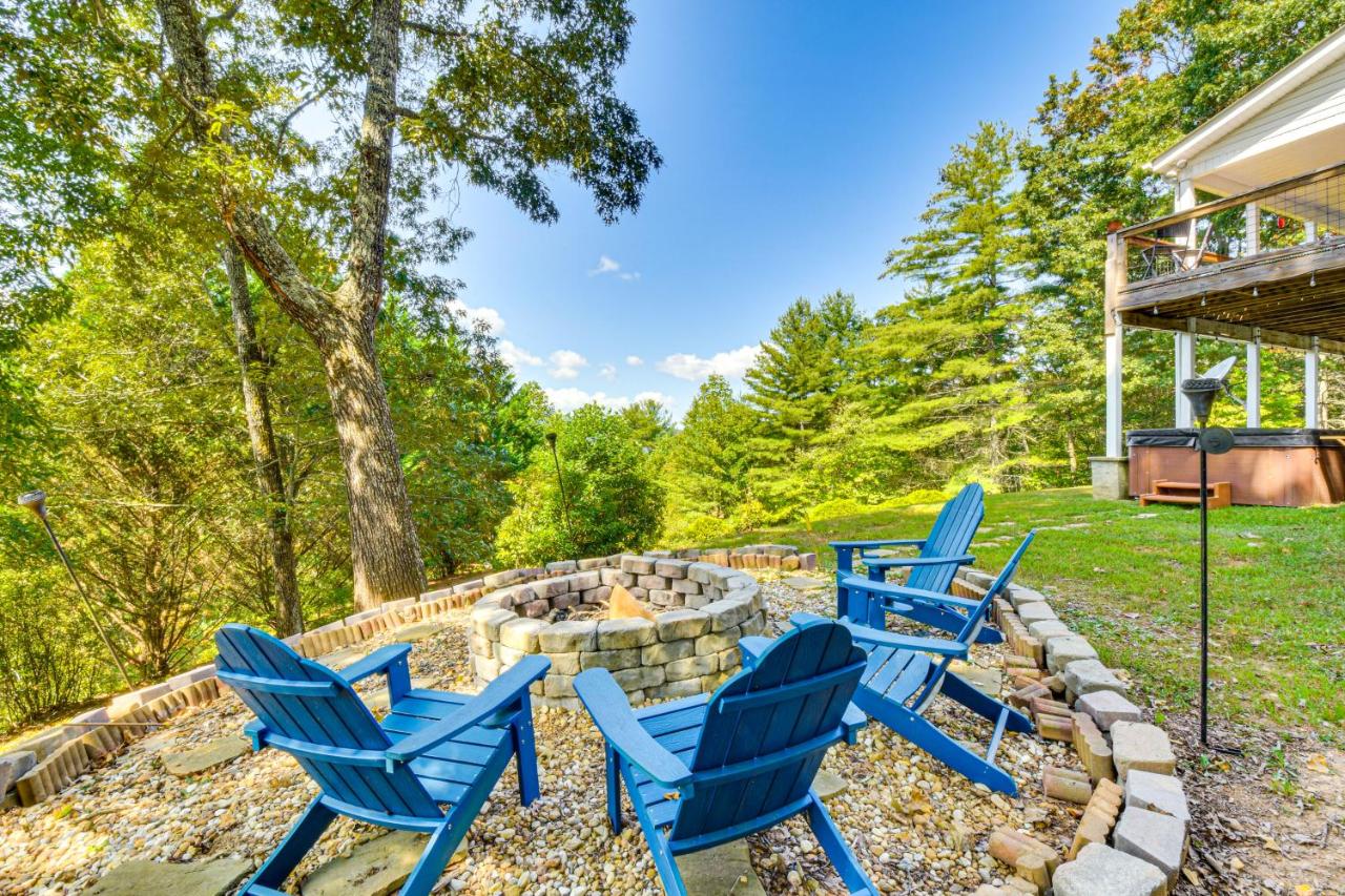 Hiawassee Hideaway Hot Tub, Lake and Mountain Views - Chambres d’hôtes Hiawassee