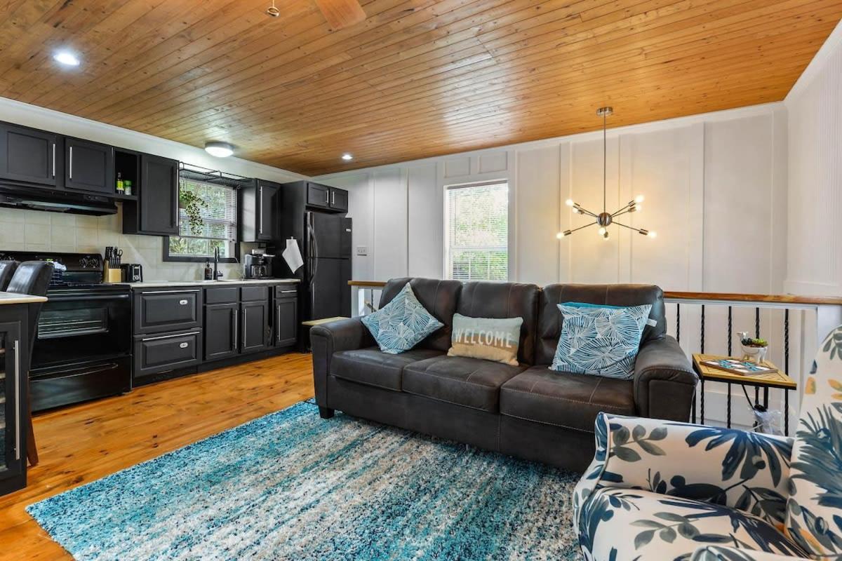 Bare Feet Bungalow -Close to beach & dog friendly - Chambres d’hôtes