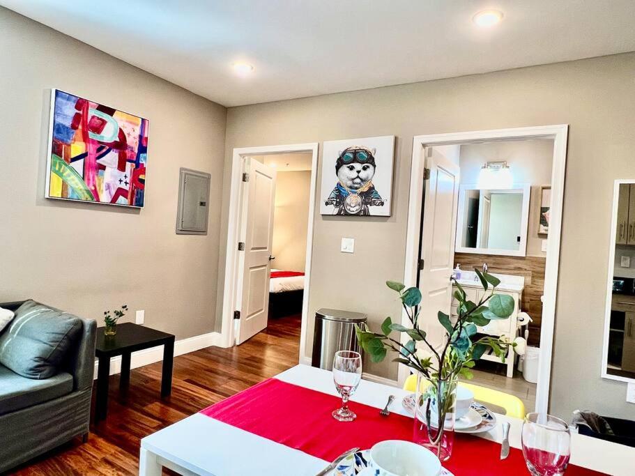 404 Rose in the city 1 BD living room in center city - B&B