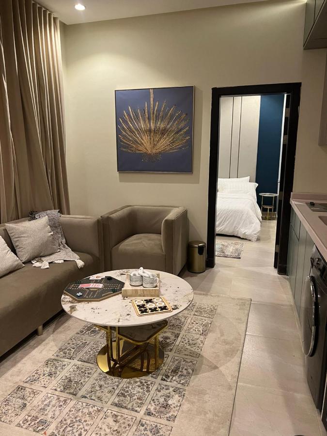 لورا سويتس - B&B Riyad