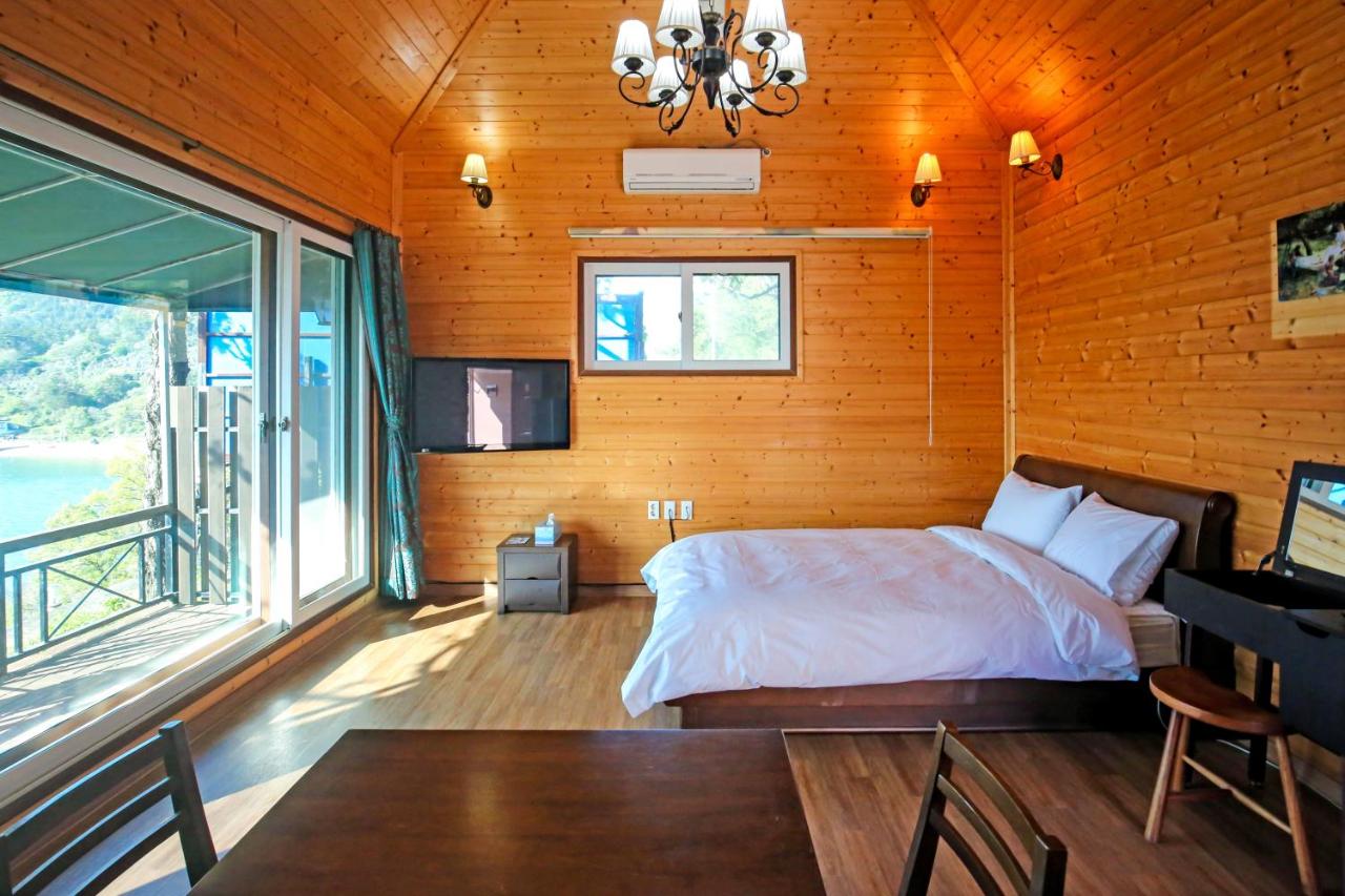 Double Room With Sea View 6