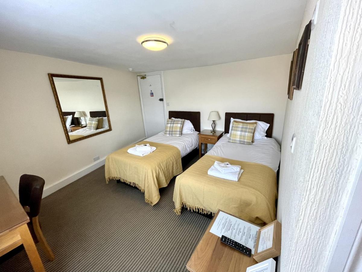 Twin Room with Shower