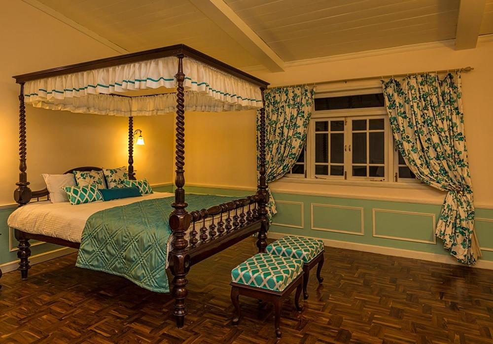 Queen Suite (Colonial)