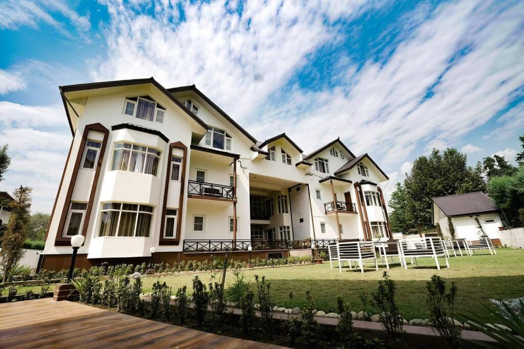 Walisons Homestay Spirea 3 BHK B1 - B&B Tāl Likhia