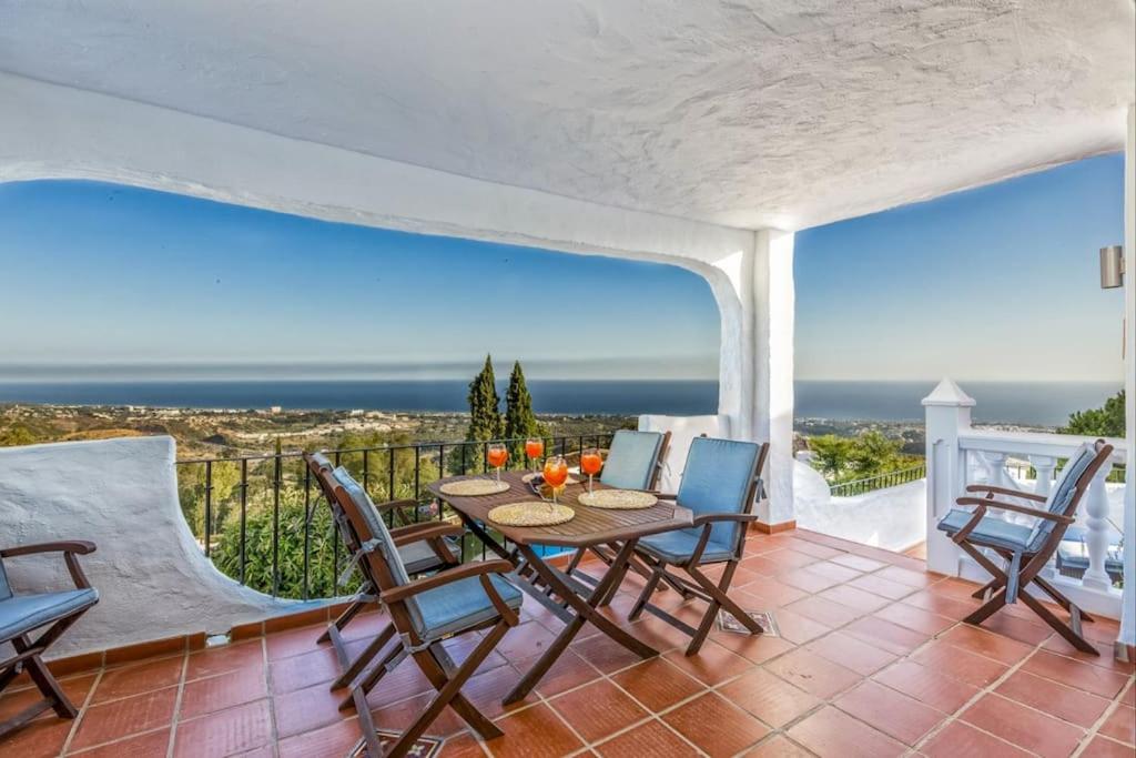 103-Penthouse Apartment, Stunning views, Marbella - Ferienwohnung