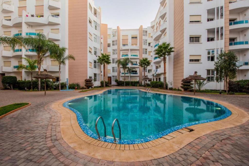 Studio confortable avec vue sur Piscine et proche de l'Aéroport Mohammed V - B&B