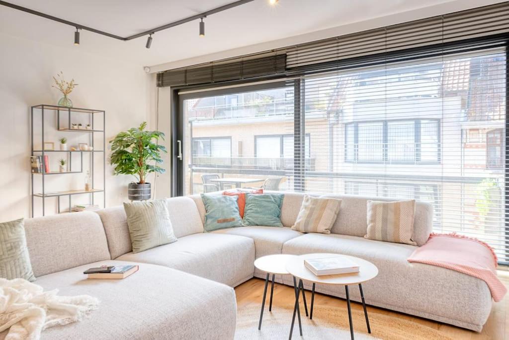 Spacious 2-BR Apartment Just 30m from The Beach - Chambres d’hôtes Knokke-Heist