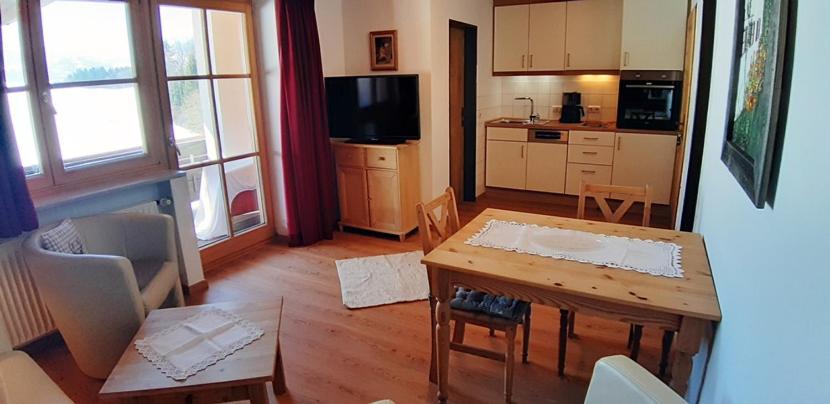 Apartment with Mountain View