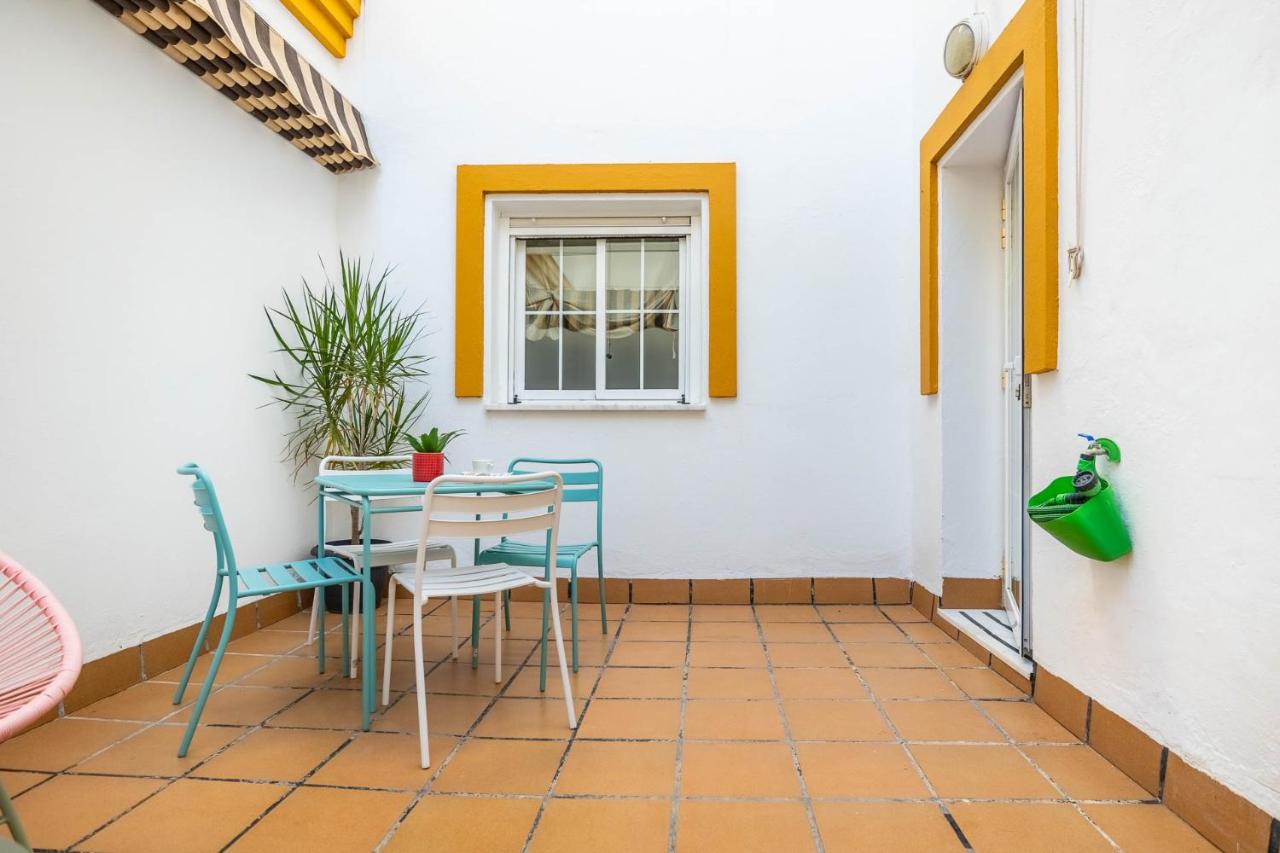 Piso con patio privado y parking Nervión Sevilla - Ferienwohnung