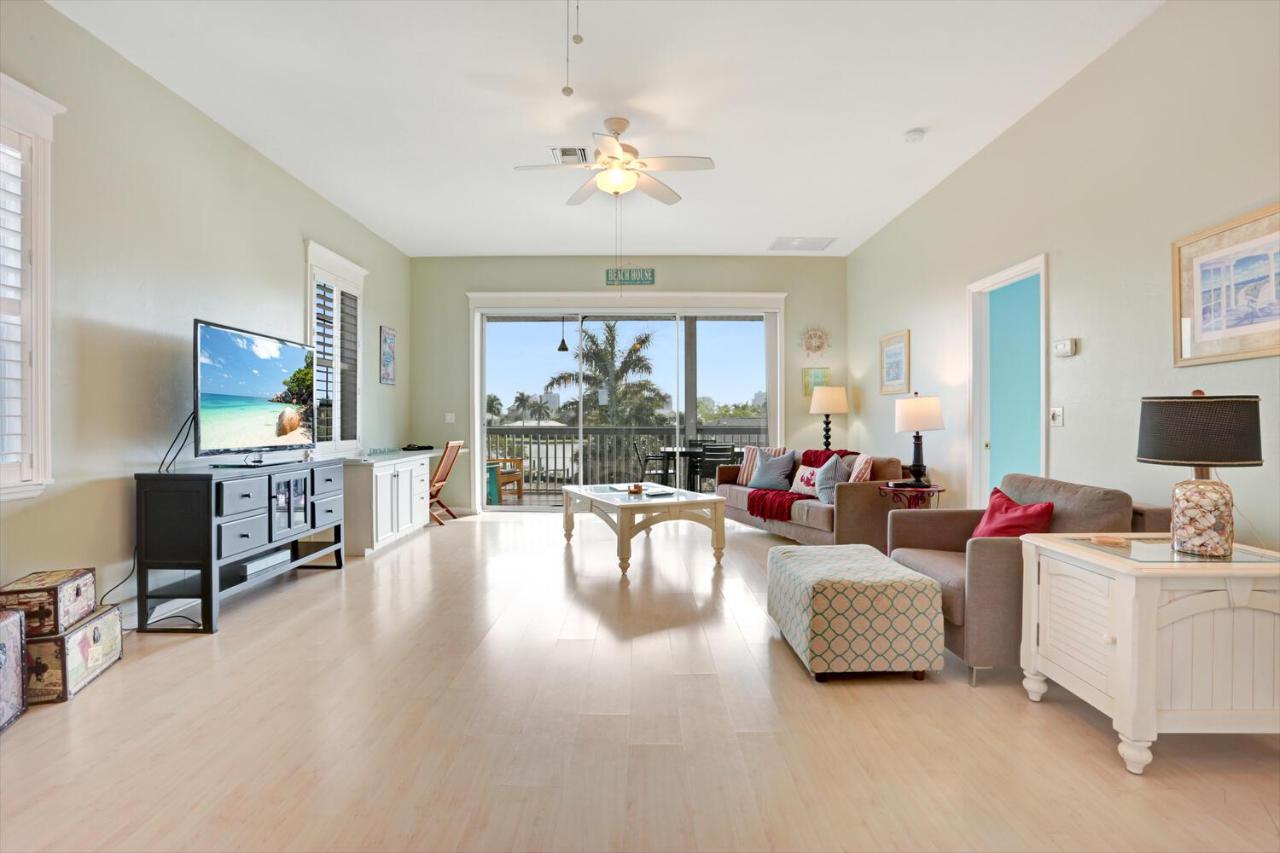 The Perfect Beach Getaway, 2 Bedroom, 2-Bath Home, Sleeps 7 - Ferienwohnung