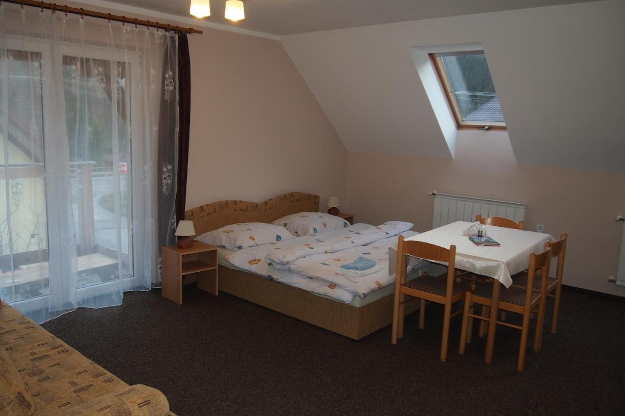 Dreibettzimmer mit Balkon