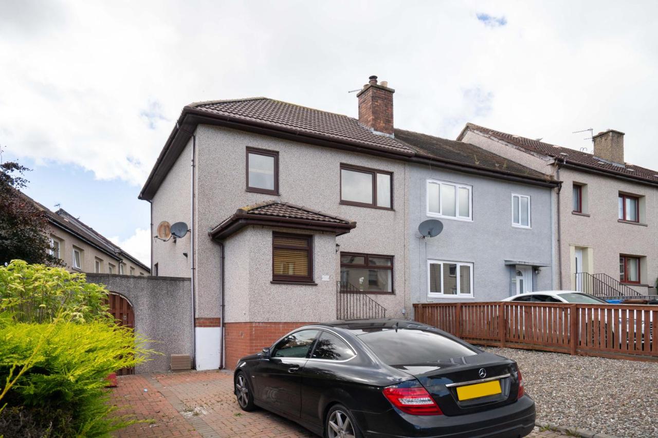 3 Bedroom House - Free Parking - B&B