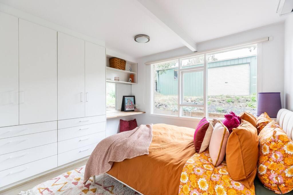 Spacious, Pet Friendly - Close to Main St - B&B