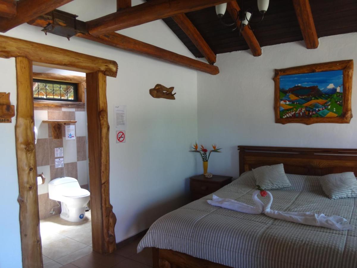 Habitación con cama extragrande y vistas al jardín 