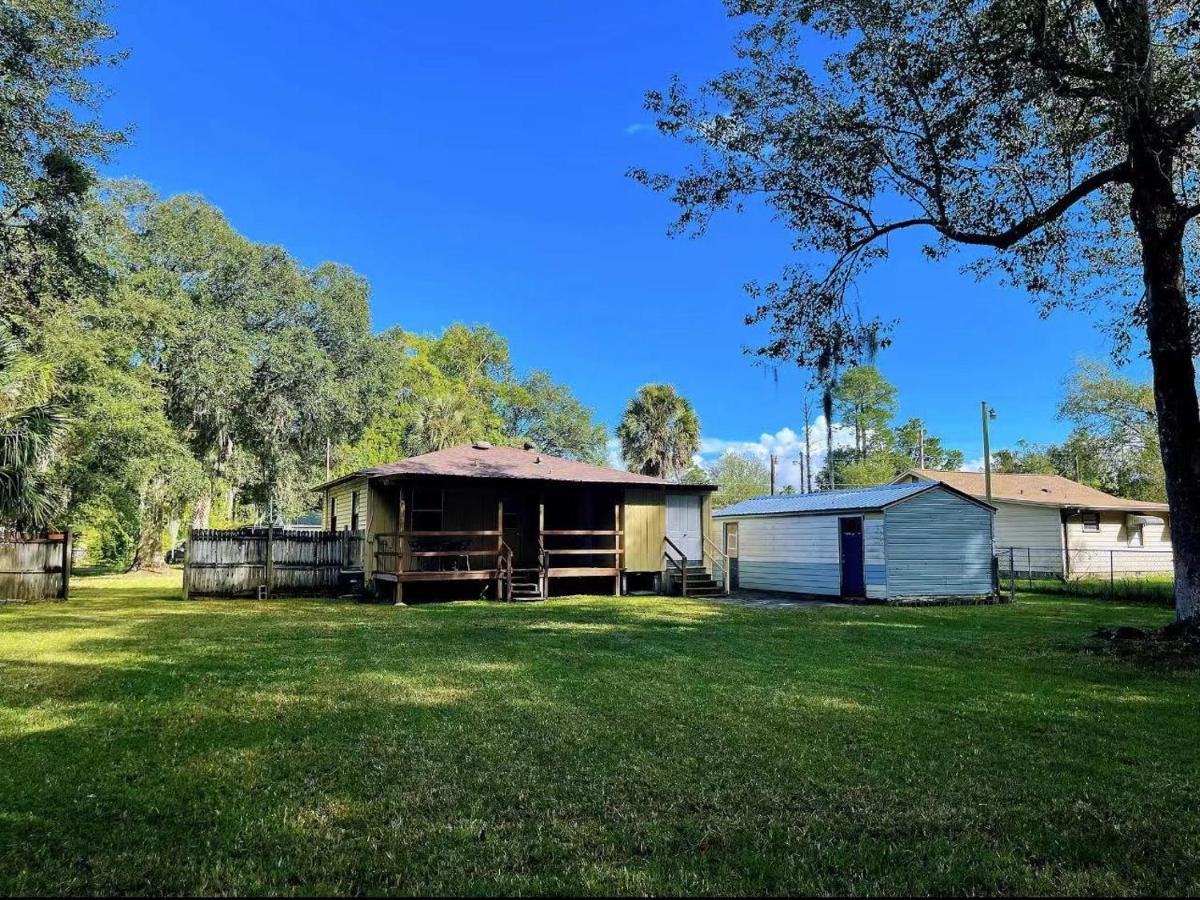 entire home with large patio - B&B