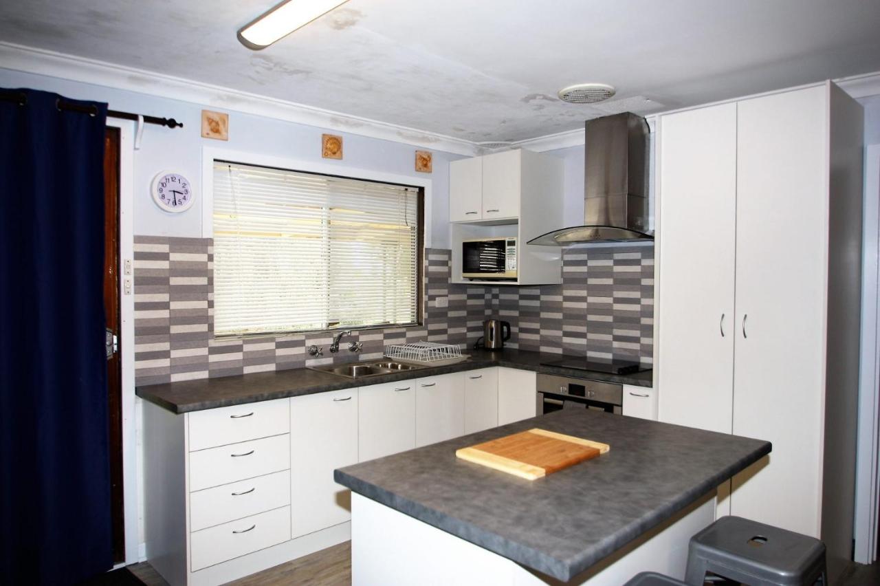 Brooklands - Budget Beach Shack Style Accomodation - B&B Guilderton